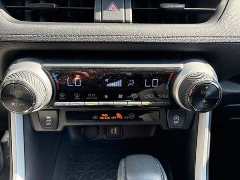 Used 2025 Toyota RAV4 XLE AWD/4WD image 17