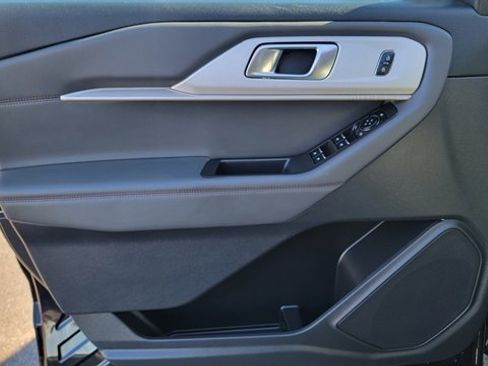 Used 2025 Ford Explorer Active w/ Active Comfort Package image 21