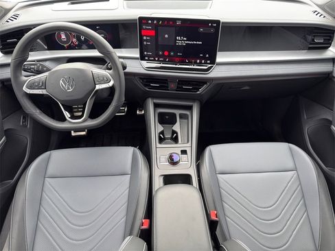New 2026 Volkswagen Tiguan SE R-Line image 25
