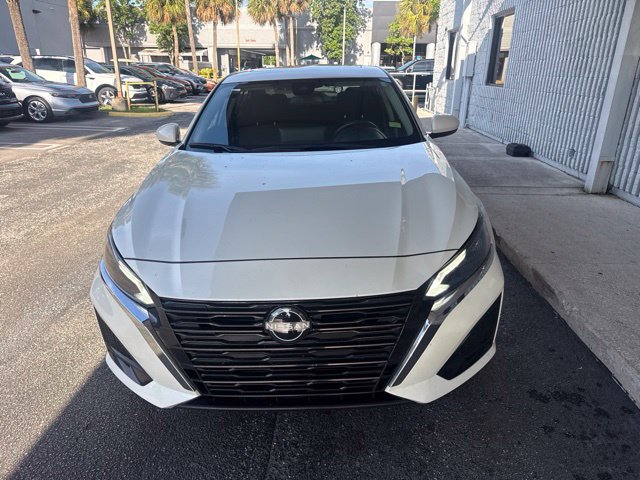 Used 2024 Nissan Altima 2.5 SV w/ SV Premium Package FWD image 3