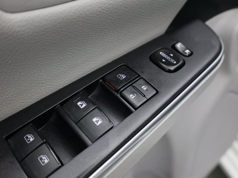 Used 2017 Toyota Camry SE FWD image 12