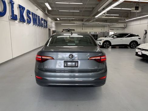 Certified 2023 Volkswagen Jetta SE FWD image 3