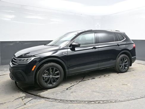 Used 2024 Volkswagen Tiguan SE image 3