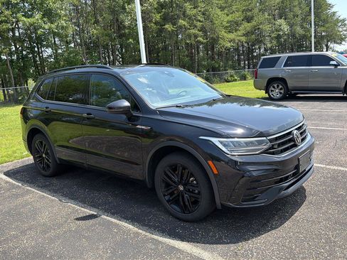 Used 2022 Volkswagen Tiguan SE R-Line AWD/4WD image 4
