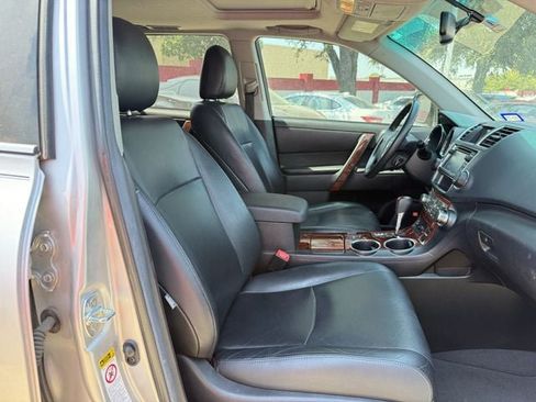 Used 2013 Toyota Highlander Limited FWD image 28