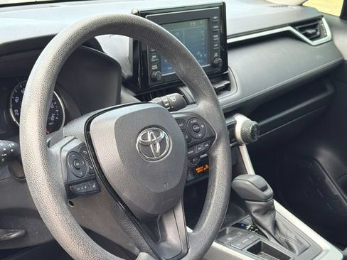 Used 2019 Toyota RAV4 XLE w/ Convenience Package FWD image 16