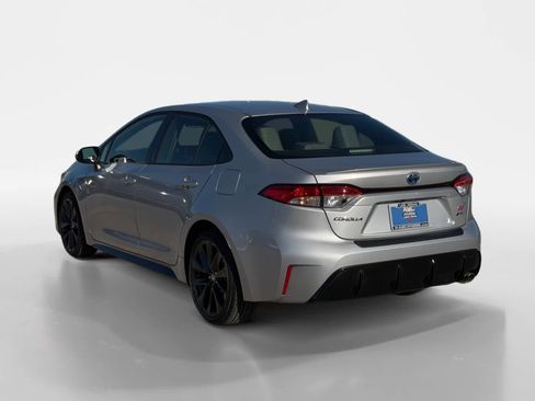 Used 2025 Toyota Corolla SE image 3