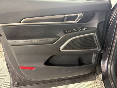 Used 2025 Kia Telluride S FWD image 13