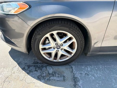 Used 2014 Ford Fusion SE FWD image 2