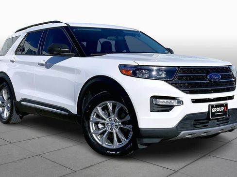 Used 2023 Ford Explorer XLT w/ Equipment Group 202A image 2