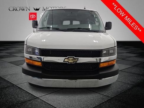 Used 2017 Chevrolet Express 3500 LT w/ LT Preferred Equipment Group RWD image 2