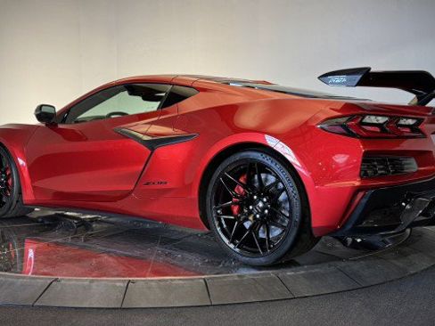 Used 2024 Chevrolet Corvette Z06 w/ Z07 Performance Package RWD image 3