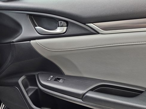 Used 2020 Honda Civic EX-L image 17