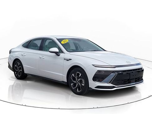 Used 2025 Hyundai Sonata SEL FWD image 3