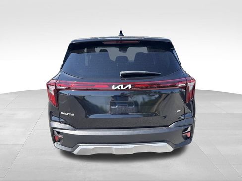 Used 2024 Kia Seltos LX AWD/4WD image 5