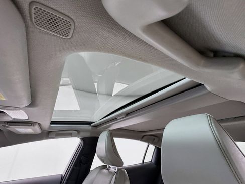 Used 2024 Toyota Prius XLE image 4