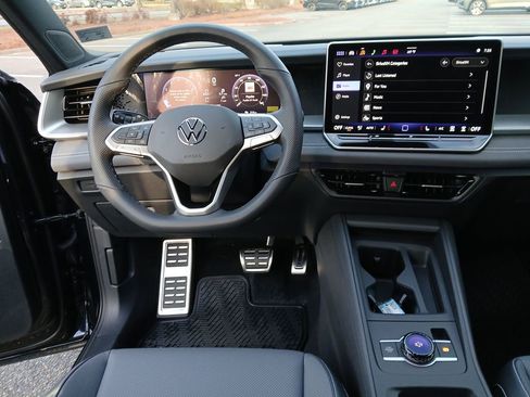 New 2026 Volkswagen Tiguan SE R-Line FWD image 13