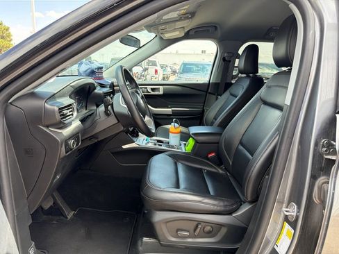 Used 2023 Ford Explorer XLT w/ Equipment Group 202A AWD/4WD image 2