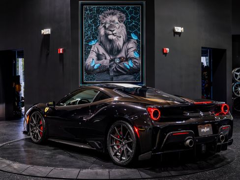 Used 2020 Ferrari 488 Pista Coupe RWD image 5