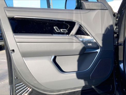 New 2026 Land Rover Range Rover SE image 11