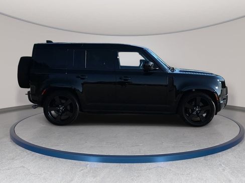 Used 2025 Land Rover Defender 110 V8 AWD/4WD image 4
