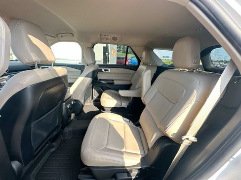 Used 2020 Ford Explorer XLT w/ Equipment Group 202A AWD/4WD image 17