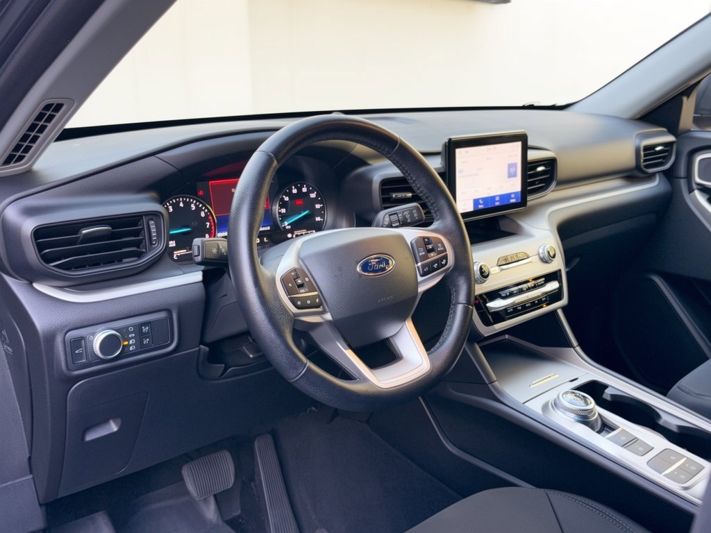 Used 2022 Ford Explorer XLT RWD image 4