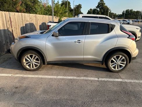 Used 2016 Nissan Juke S FWD image 2