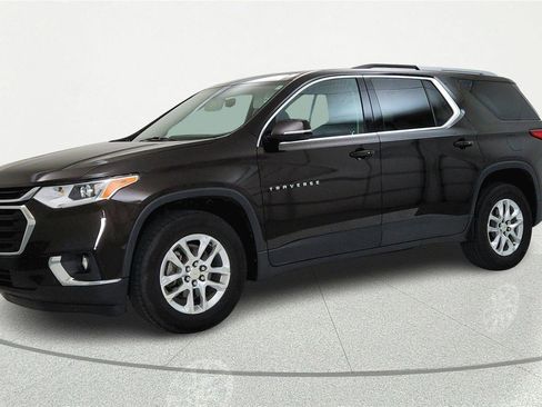 Used 2018 Chevrolet Traverse LT FWD image 2