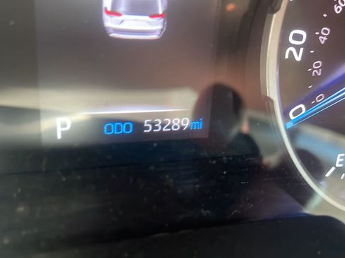 Used 2021 Toyota RAV4 LE AWD/4WD image 3
