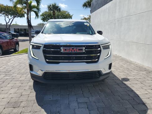 Used 2025 GMC Acadia Elevation image 2