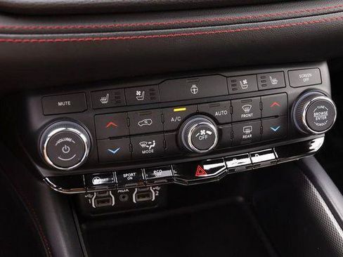 Used 2024 Dodge Durango GT AWD/4WD image 18