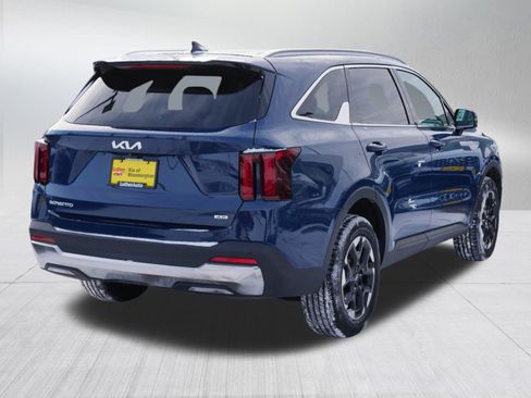 Certified 2025 Kia Sorento S image 7