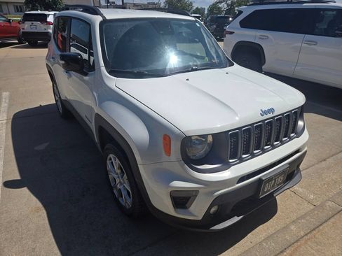 Used 2022 Jeep Renegade Limited AWD/4WD image 2
