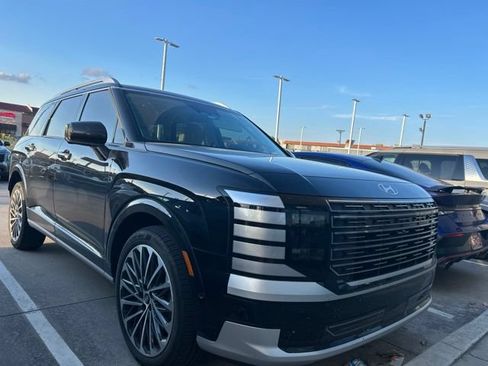 Used 2026 Hyundai Palisade Calligraphy FWD image 3