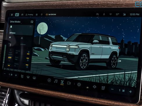 Used 2024 Rivian R1S Adventure image 27