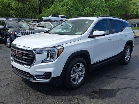 Used 2024 GMC Terrain SLE w/ Driver Convenience Package AWD/4WD image 3