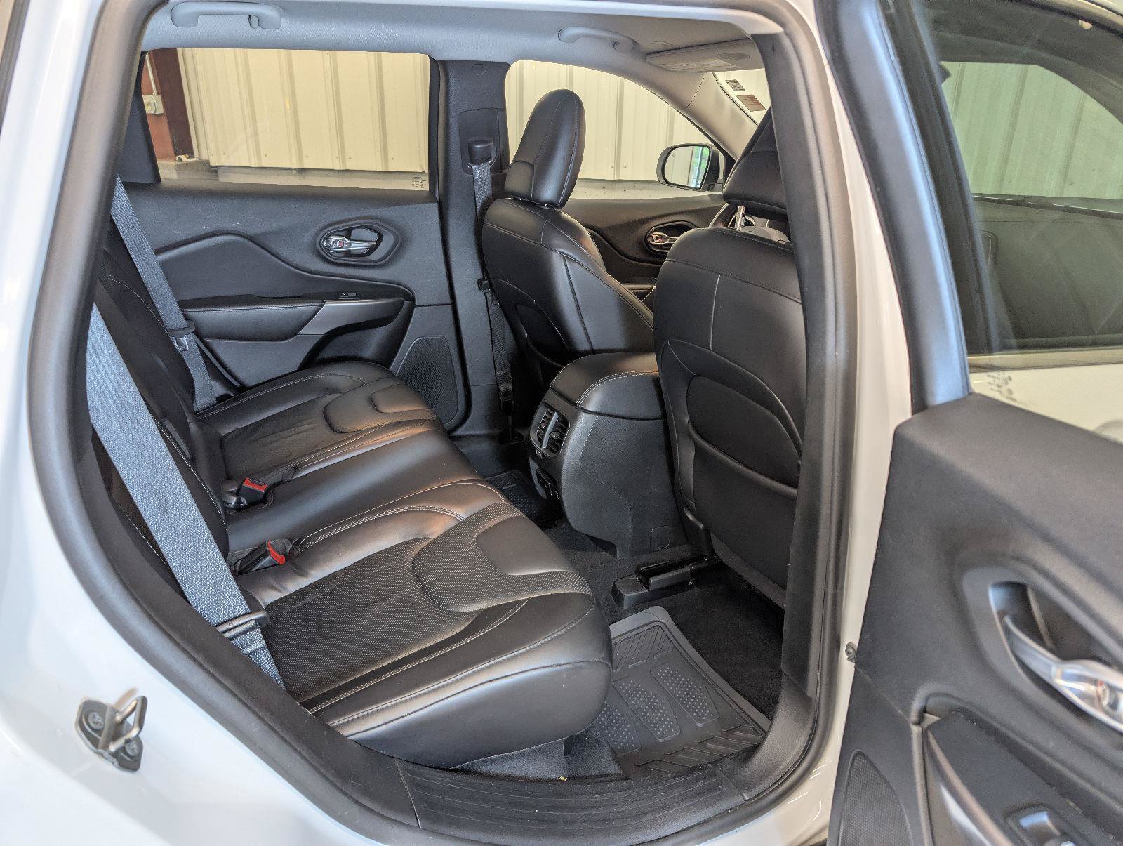 Used 2019 Jeep Cherokee Limited FWD image 35