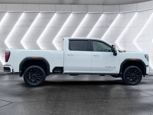 Used 2024 GMC Sierra 2500 AT4 w/ Technology Package AWD/4WD image 7