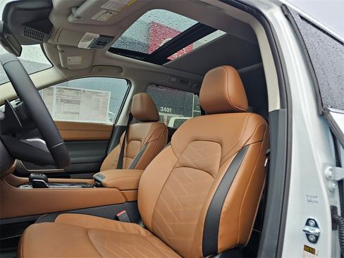 New 2025 Nissan Pathfinder Platinum image 18