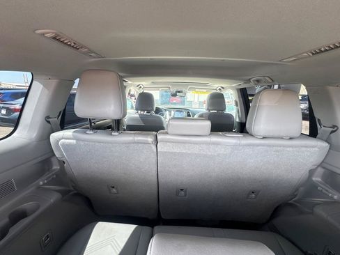 Used 2019 Toyota Highlander XLE FWD image 28