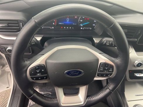 Used 2022 Ford Explorer XLT image 21