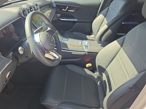 Used 2025 Mercedes-Benz GLC 300 4MATIC image 15