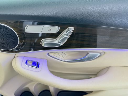 Used 2022 Mercedes-Benz GLC 300 w/ Premium Package Lite image 31