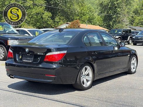 Used 2010 BMW 528i Sedan w/ Sport Pkg RWD image 6