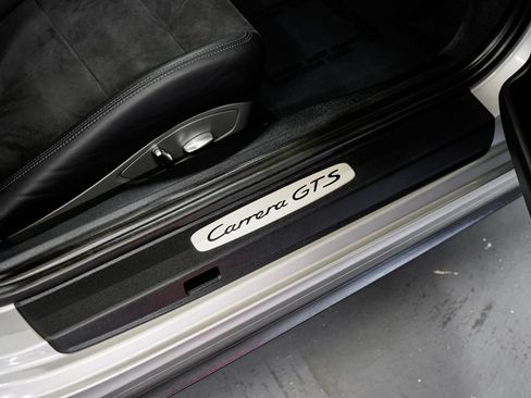 Used 2015 Porsche 911 Carrera GTS RWD image 27