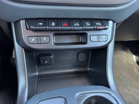 Used 2020 Chevrolet Colorado Z71 AWD/4WD image 22