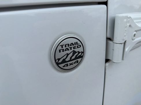 Used 2020 Jeep Wrangler Unlimited Sahara w/ Uconnect 4C Nav & Sound Group AWD/4WD image 25