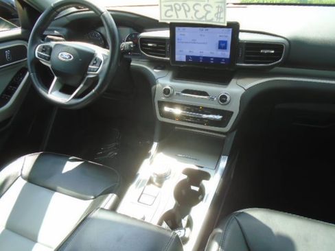 Used 2023 Ford Explorer XLT w/ Equipment Group 202A AWD/4WD image 11