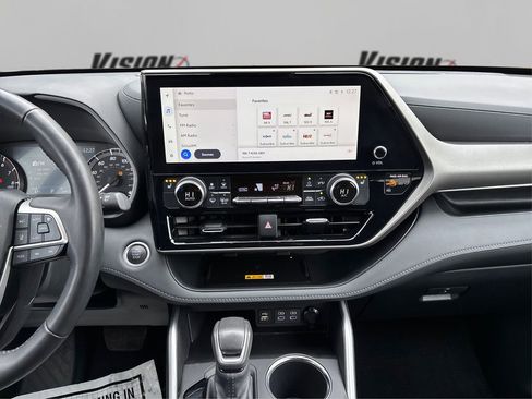 Used 2024 Toyota Highlander XLE image 18